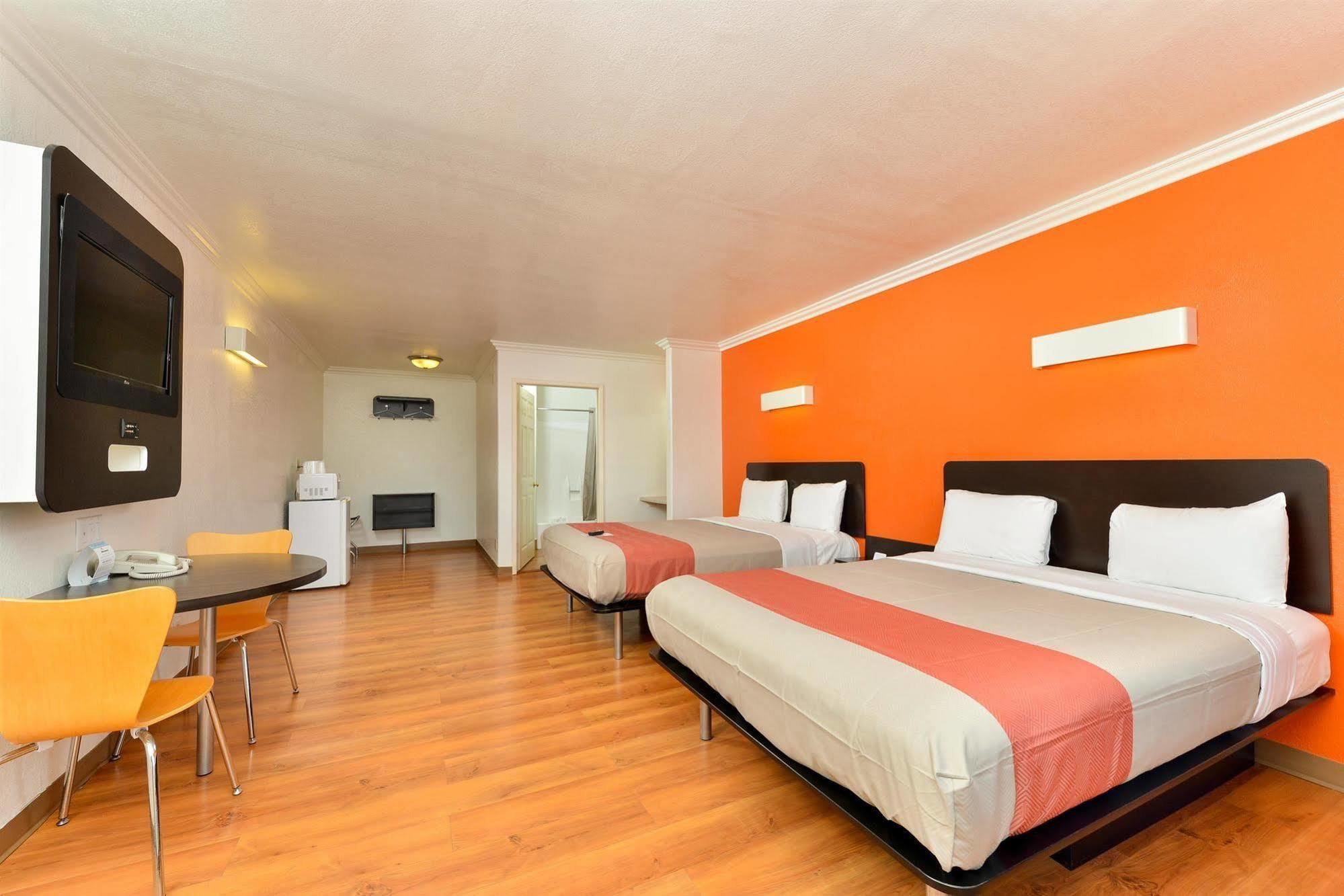 6-vista, Ca Hotel