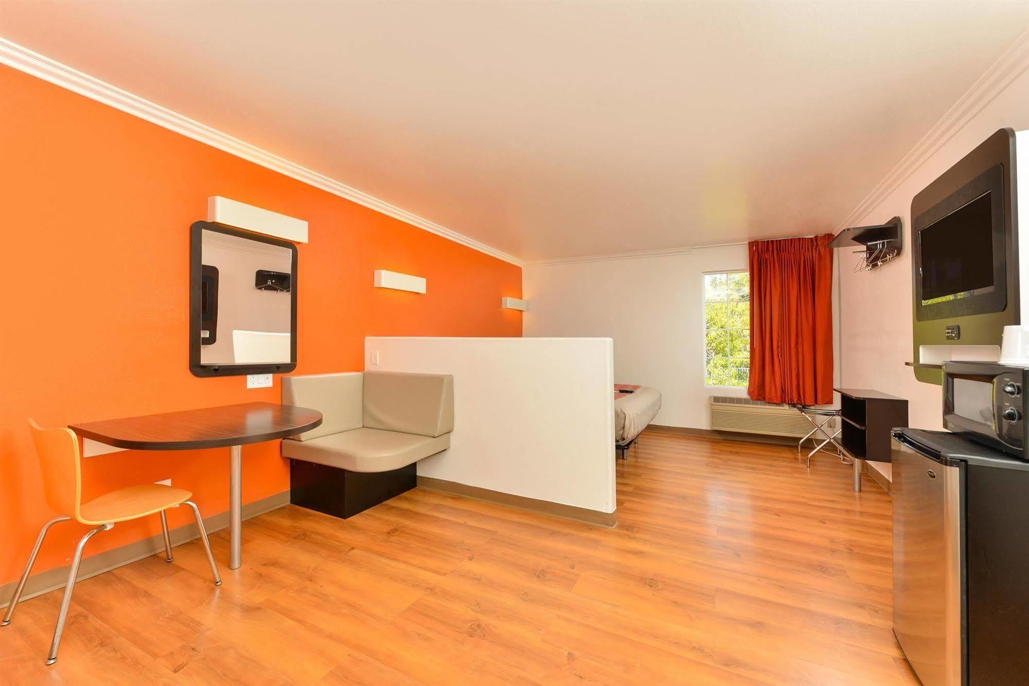 6-vista, Ca Hotel